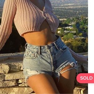 SOLD ‼️ DENIM DISTRESSED SHORTS